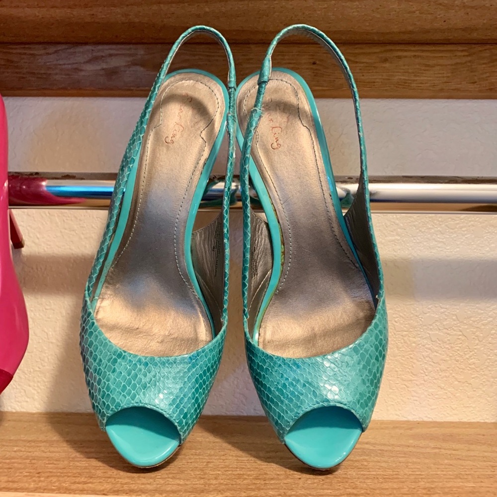 Star Ling teal snakeskin stilettos PRICE DROP!